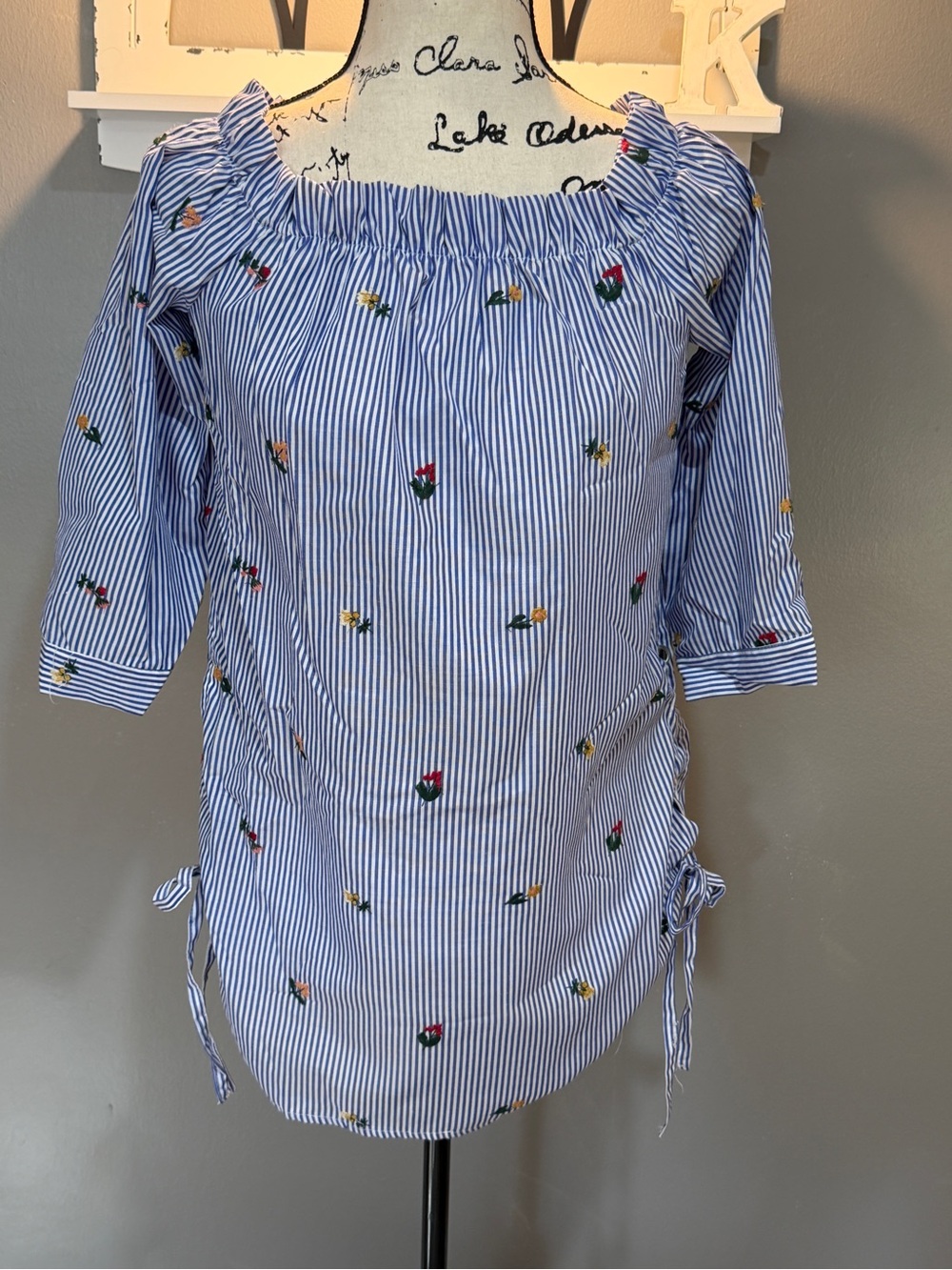 CI SONO BLUE/WHITE STRIPED OFF SHOULDER TUNIC WITH EMBROIDERED FLOWERS SZ S